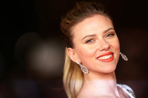 Scarlett Johansson Jokes That Director Wes Anderson “[Hid